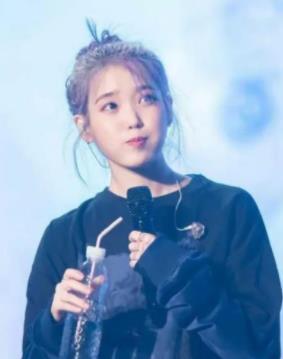 IU李知恩情诗巡回演唱会《IU Concert Love Poem》